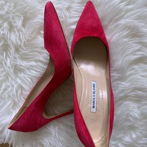Manolo Blahnik BB 105 suede pumps